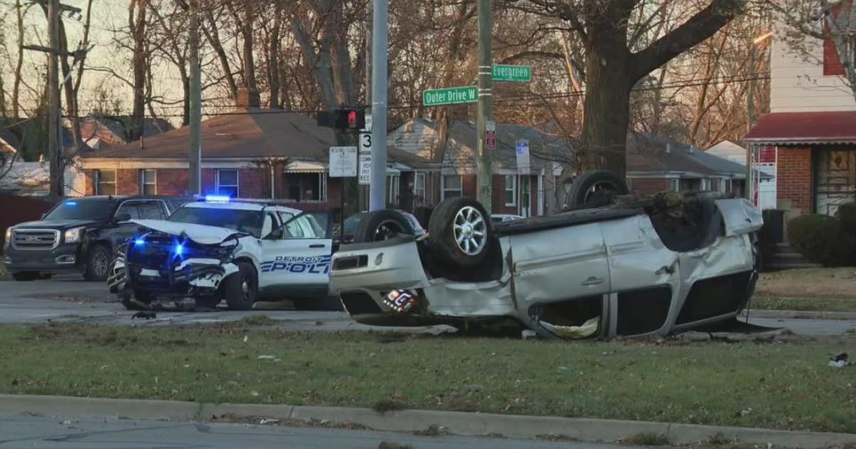 2 Detroit police officers injured in crash responding to shooting call ...