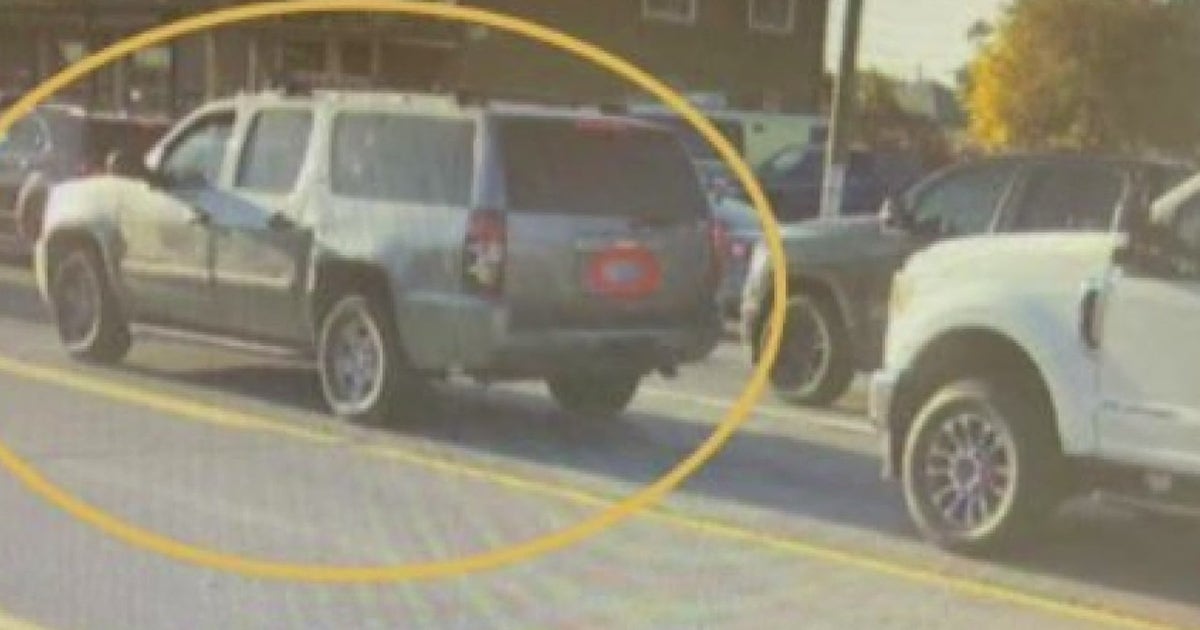 Suspect on the run after fleeing traffic stop in Detroit; passenger ...
