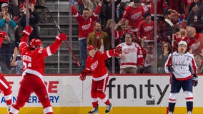 Ovechkin ties Howe's mark, Red Wings beat Capitals 3-1