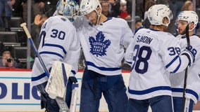 Marner extends point streak to 17 games, Leafs top Wings 4-2