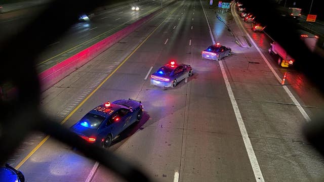 1 dead after driver, passenger ejected in single-vehicle rollover on I-75