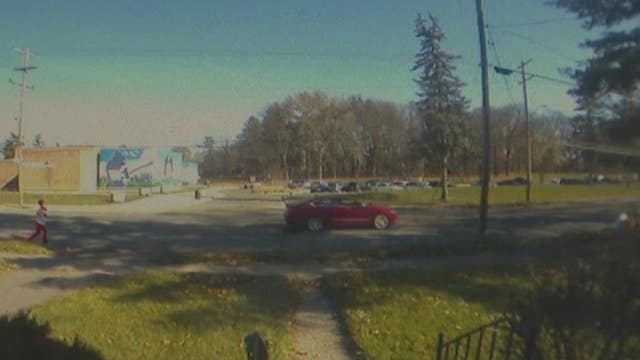 Hit-and-run leaves pedestrian dead on Lahser in Detroit