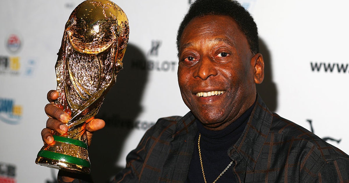Pele-holds-World-Cup.jpg?ve=1&tl=1