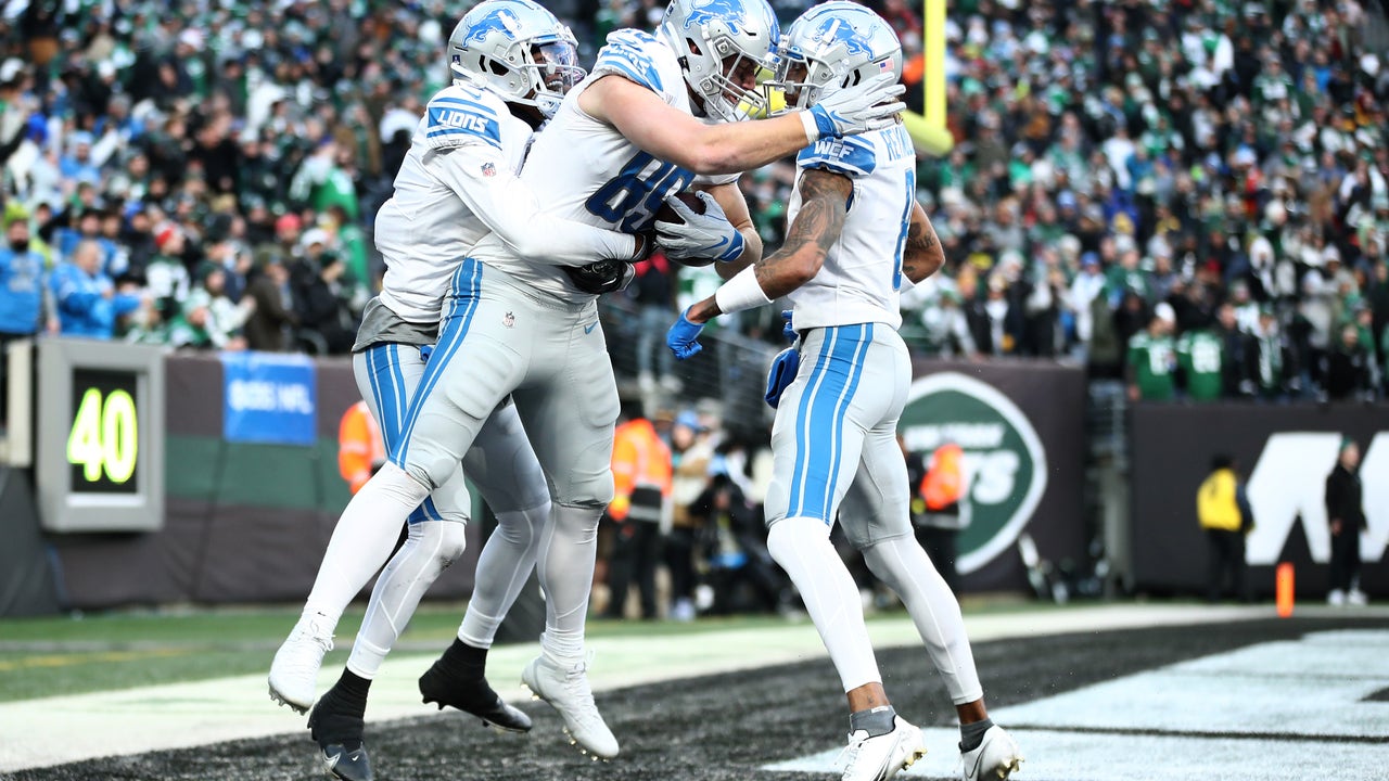 Detroit Lions tight end Brock Wright (89) runs down field after catching a  pass for the winning touchdown during a NFL game against the New York Jets  on Sunday, Dec. 18, 2022