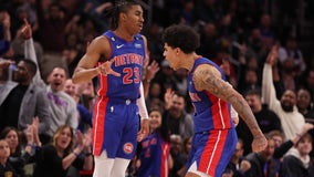 Hayes leads Pistons to overtime victory over Mavericks