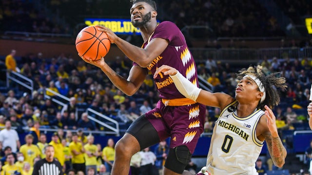 Bass lifts Central Michigan to 63-61 upset win over Michigan
