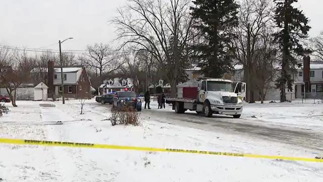 Suspect shot, killed while trying to rob Detroit tow truck driver who has CPL