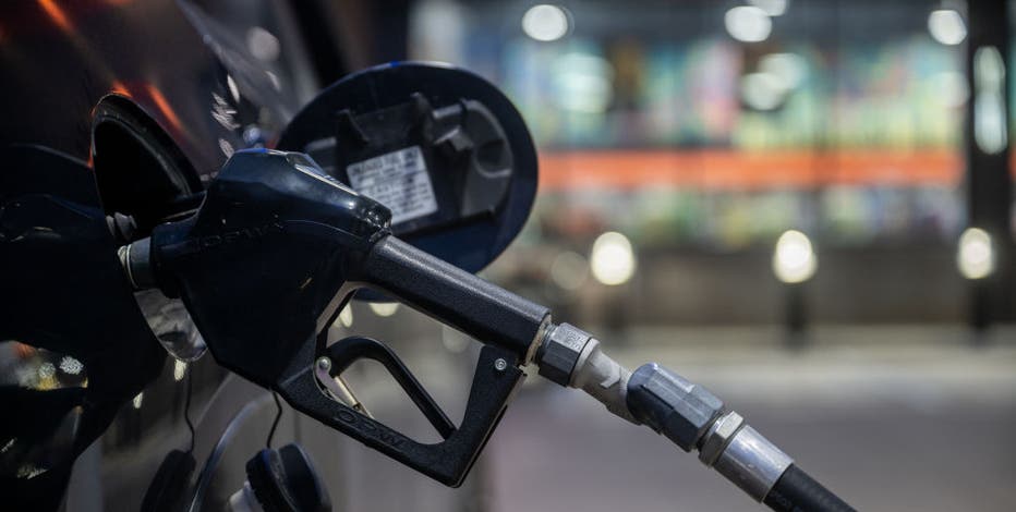 Michigan gas prices fall below $3 a gallon