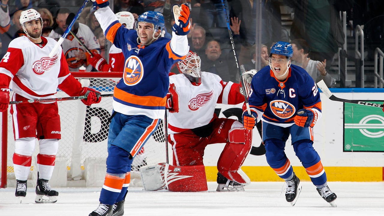 Sorokin makes 23 saves as Islanders beat Red Wings 2-0