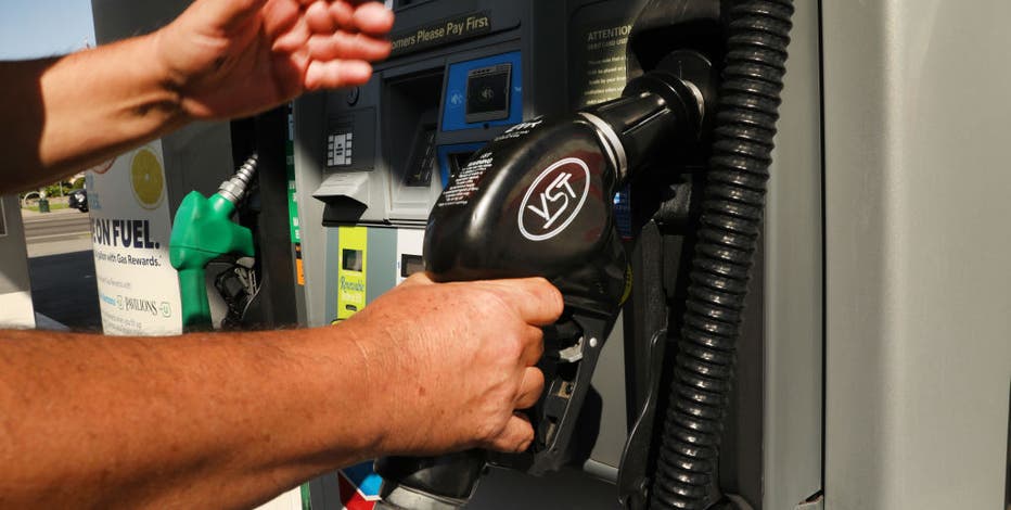 Michigan gas prices fall ahead of busy Thanksgiving holiday