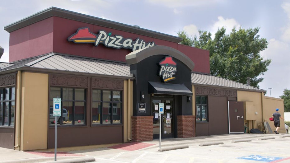 Pizza-Hut-restaurant-II.jpg