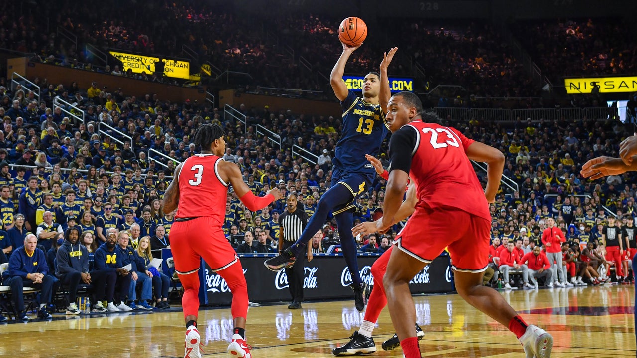 Dickinson Leads Michigan To 77-69 Win Over Skidding Buckeyes