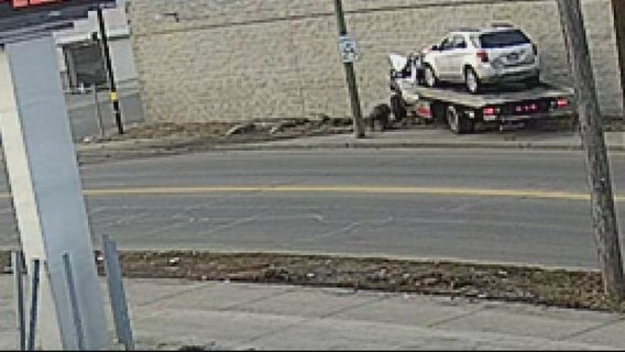 Thief crashes into Highland Park building while trying to steal tow truck