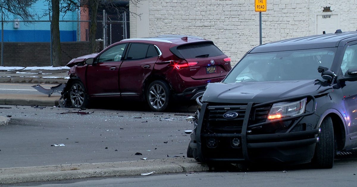 Detroit police officer, child injured after crash on city's east side ...