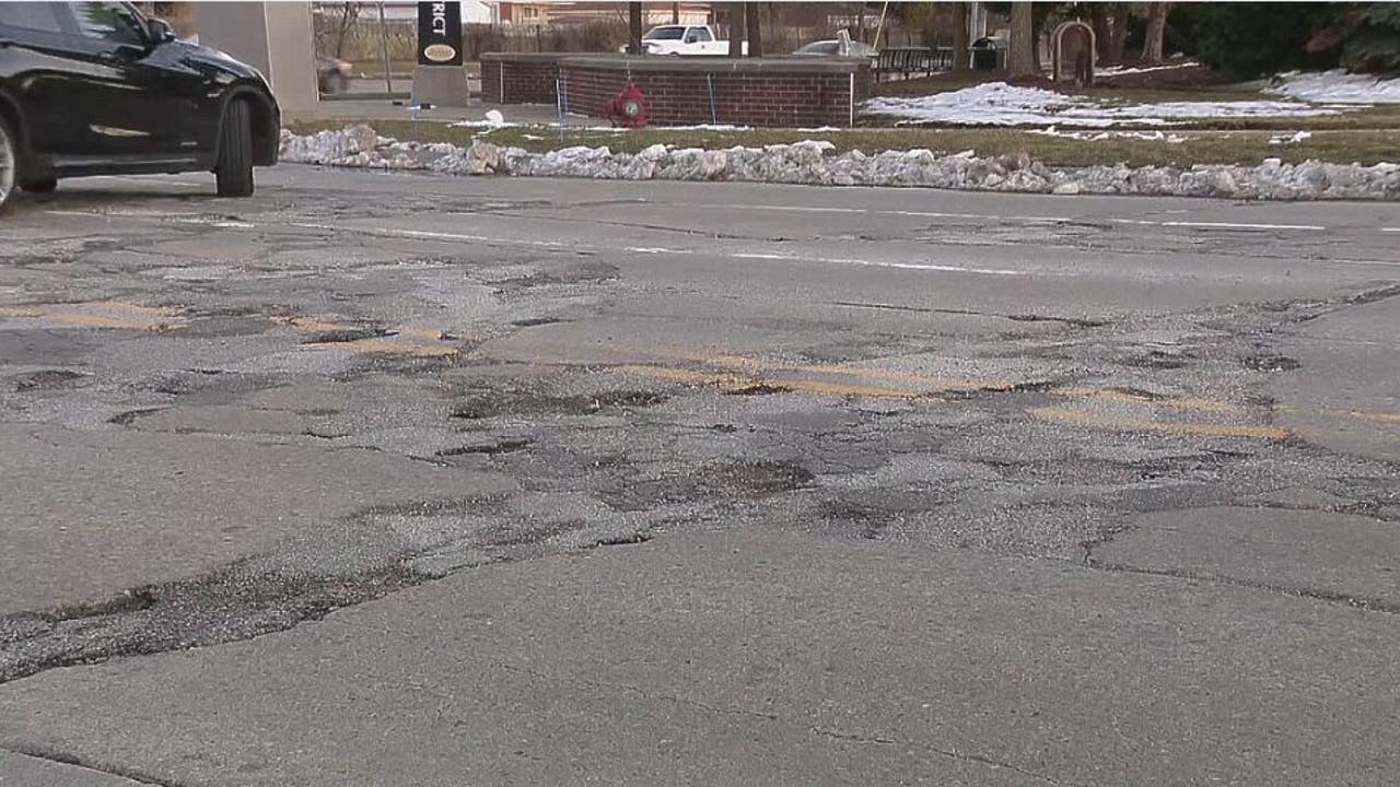 Study claims Michigan is $4 billion short to fix state roads, bridges