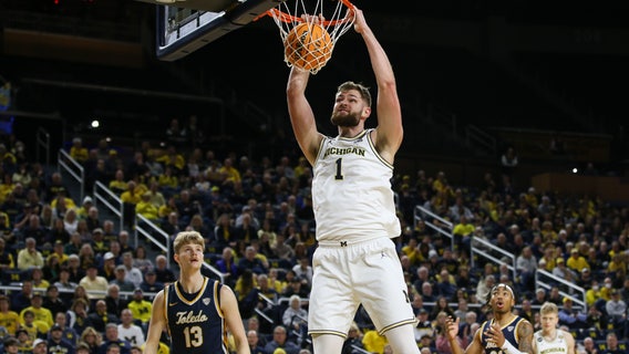 Michigan center Hunter Dickinson enters the transfer portal