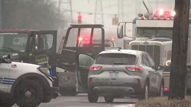 Police: 2 dead in fiery early morning crash on Detroit's east side