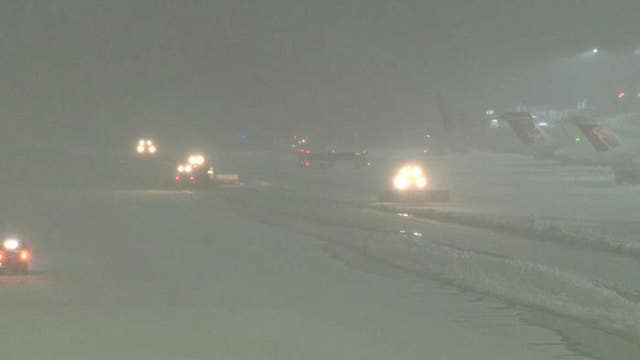 Detroit Metro Airport temporarily closes due to winter storm