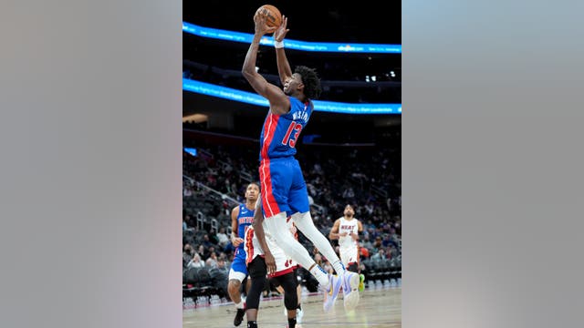 Herro's late run helps Heat come back to beat Pistons