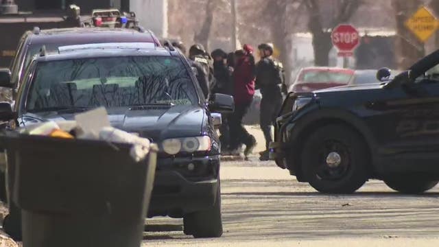 Barricaded armed man surrenders to Detroit police on Mansfield Street