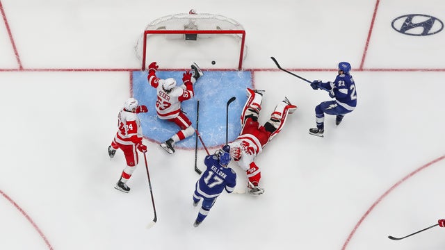 Point gets 50th, 51st goals, Lightning beat Red Wings 5-0