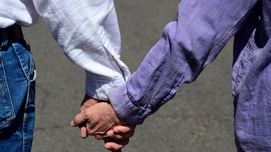 holding-hands-GettyImages-825948918.jpg