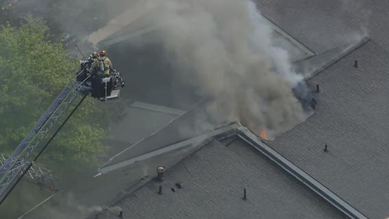2 firefighters injured, 1 sent to hospital in Farmington Hills apartment fire