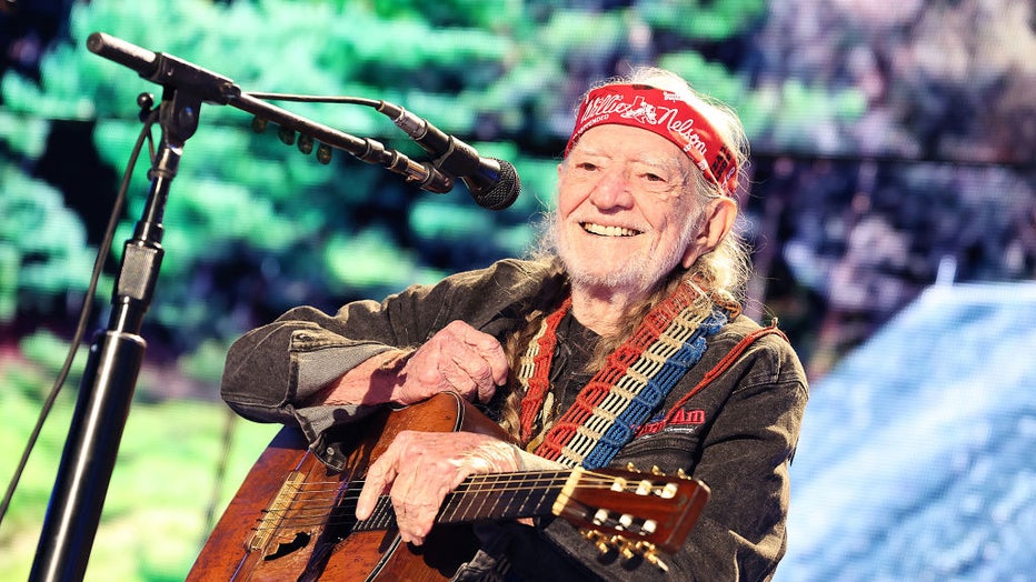 37290055-Willie-Nelson.jpg