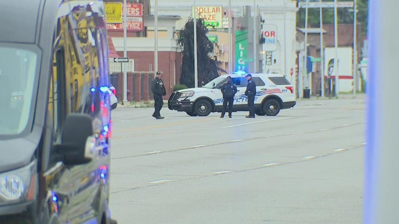 Pedestrian killed after being struck crossing Gratiot in Detroit