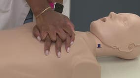 Cardiologist shows importance of mouthless CPR