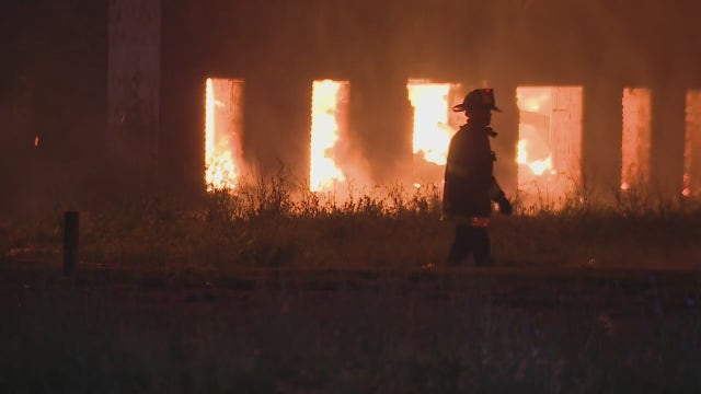 Detroit apartment blaze torches five-story building