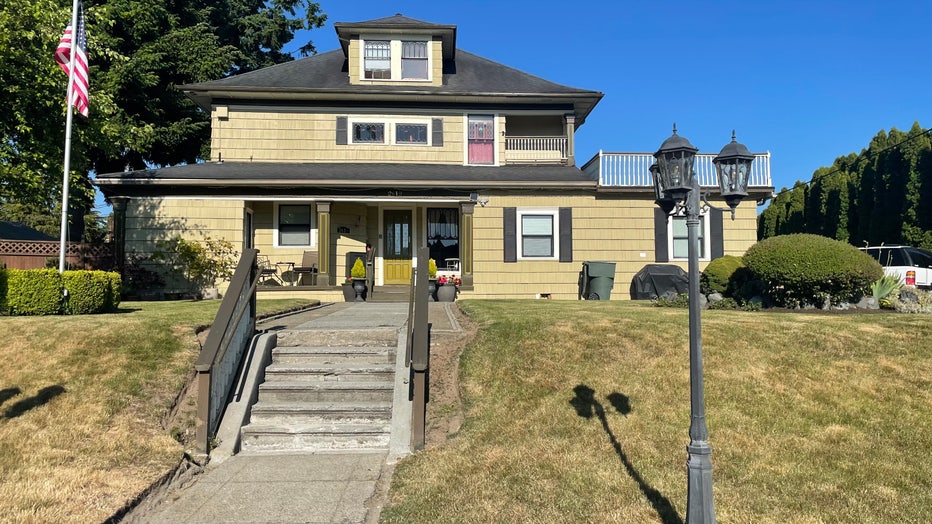 Everett-House.jpeg