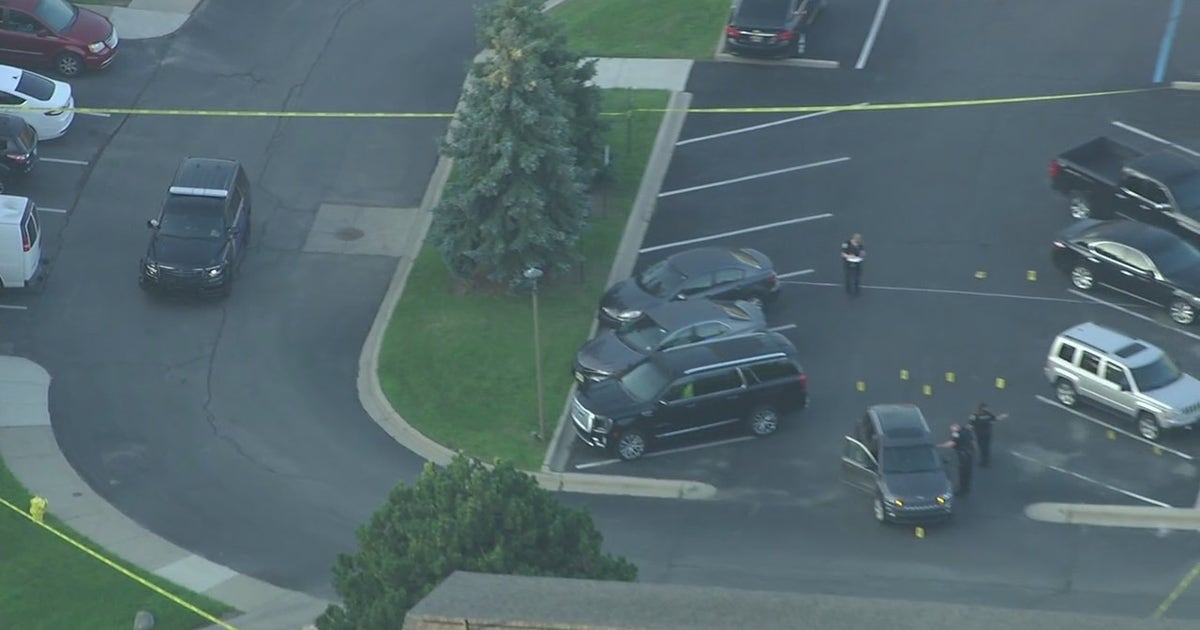 Police investigate shooting in parking lot of Oak Park apartment ...