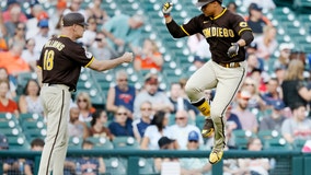 Juan Soto hits 2 long home runs in the Padres’ 5-4 victory over the Tigers