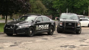 Woman calls 911 after fatally stabbing sister in Wayne apartment, police say