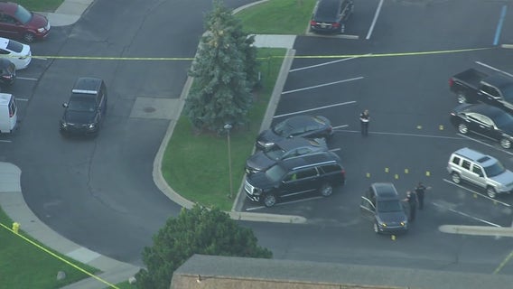 Police investigate shooting in parking lot of Oak Park apartment complex