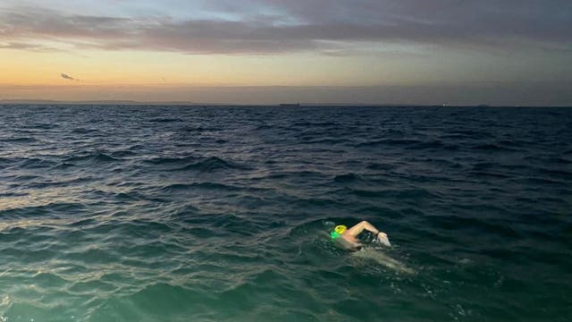 Man sets sights on swimming across Lake Michigan