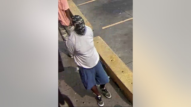Detroit police searching for suspect who stabbed and robbed man outside liquor store