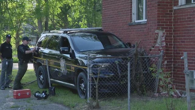 Wayne County Sheriff's Office deputy hits Detroit house during chase of suspects in box truck