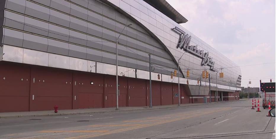 Man robbed of thousands in cash at Motor City Casino parking structure