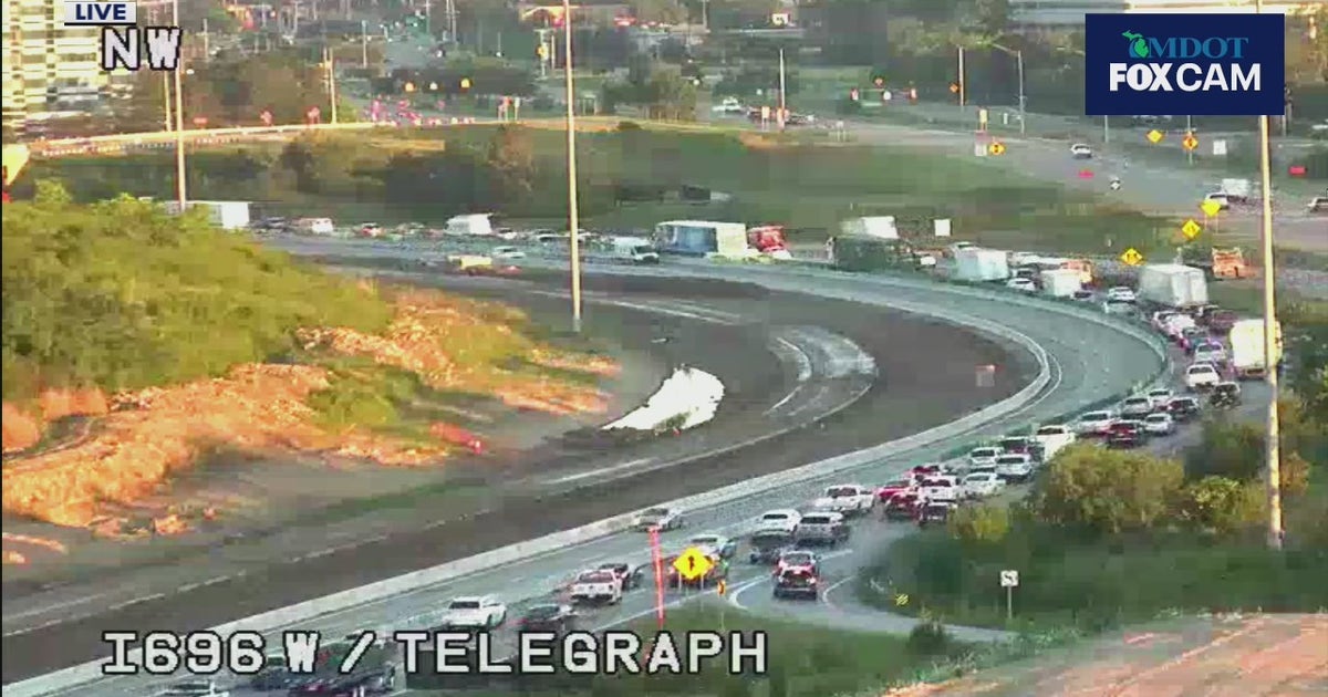 696 backup in Oakland County due to construction zone crash | FOX 2 Detroit