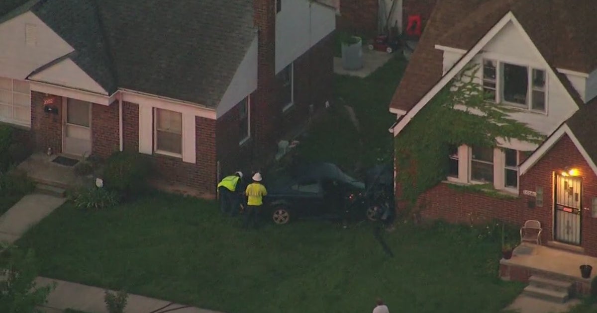 Man killed after crashing into house on Detroit's east side | FOX 2 Detroit