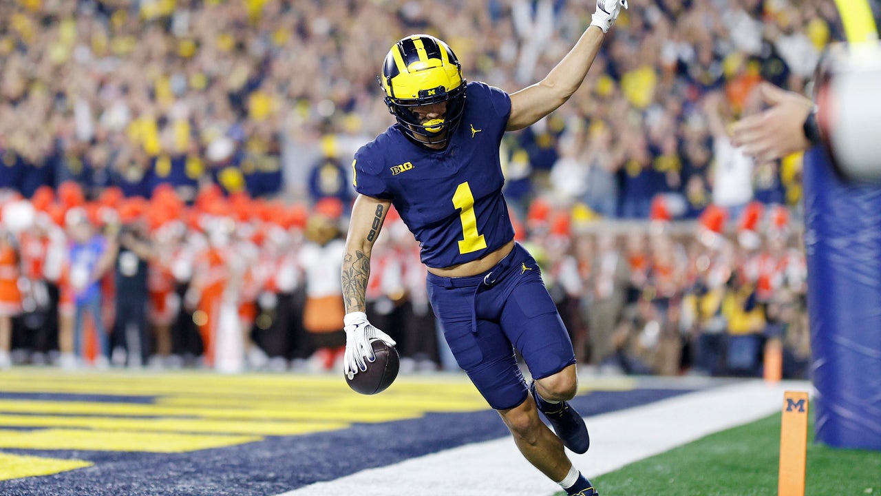 Blake Corum scores 2 TDs helps No. 2 Michigan pull away to beat