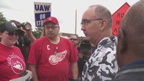 UAW's Fain visits GM Delta Township picket line: 'We're not here to grab headlines'