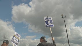 Workers, other union members, and Wayne sheriff offer solidarity for striking UAW