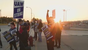 UAW strike update: Michigan Local taking donations to help workers who have been on picket line since Sept. 15