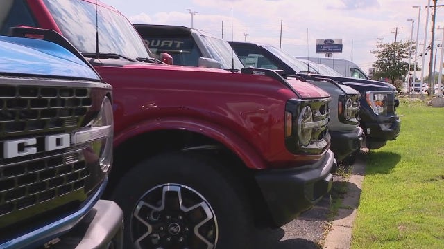 Experts worry UAW strike could tip U.S. economy into recession