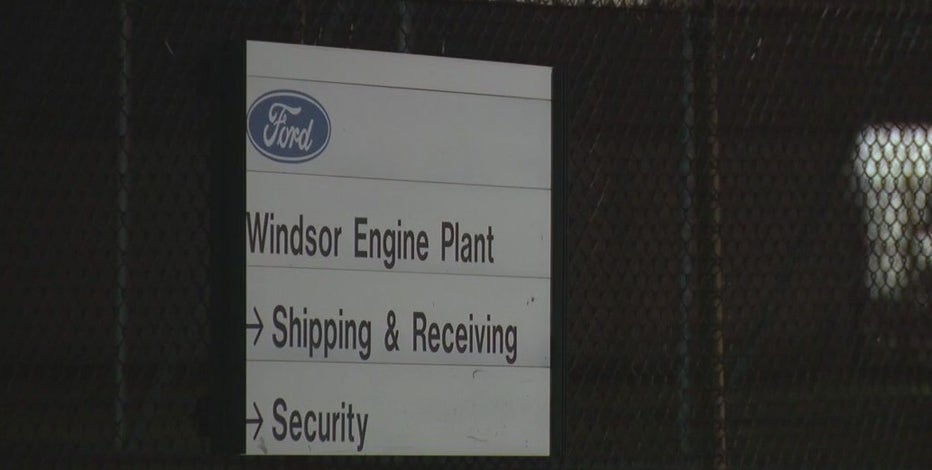 Canadian autoworkers on verge of striking against Ford as US workers take to picket line for day 5