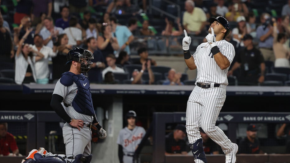 Domínguez's first Yankee Stadium homer, 3 hits lift Yanks over