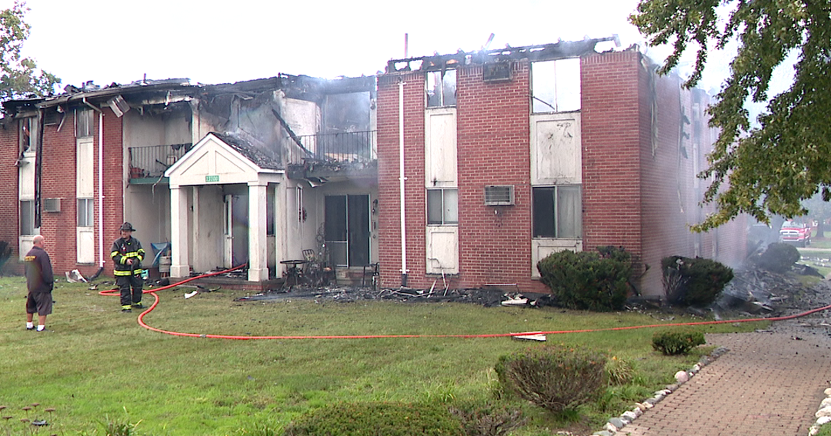 Fire breaks out at Taylor apartment complex | FOX 2 Detroit